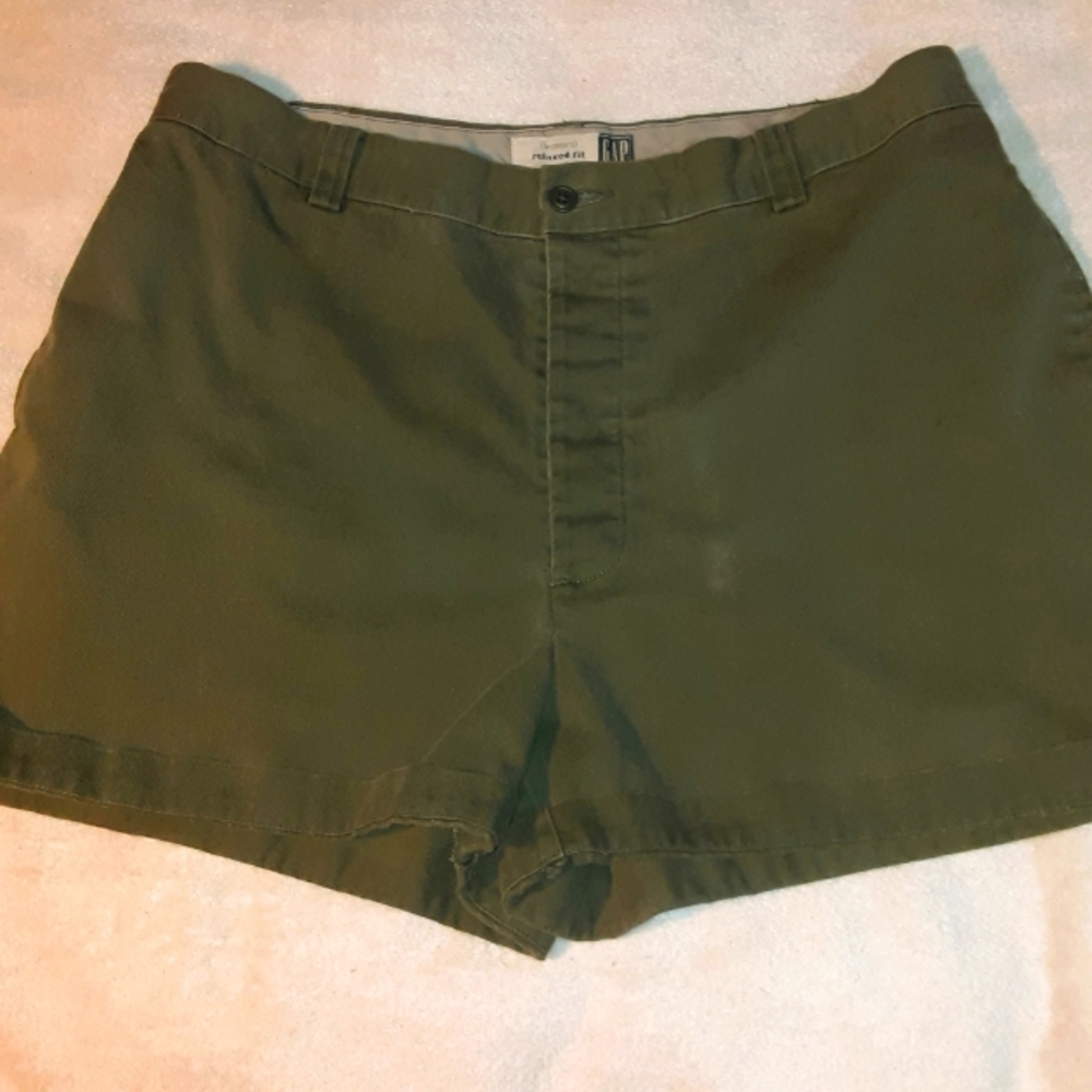 Gap Khaki Women's Relaxed Fit Shorts. Size: 16S. 100% Cotton.